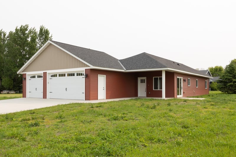 619 6th St, West Concord, MN 55985