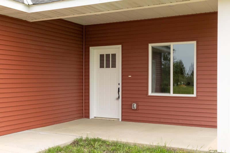 619 6th St, West Concord, MN 55985