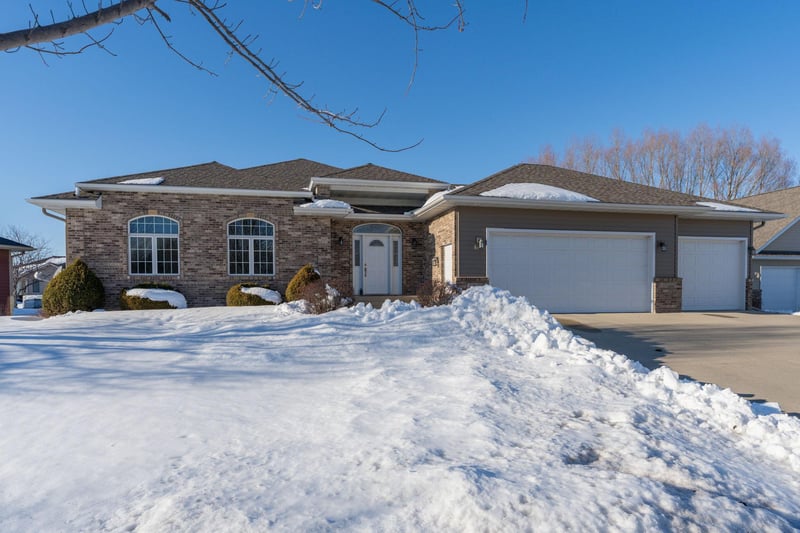 105 Foxborough Ln, Eagle Lake, MN 56024