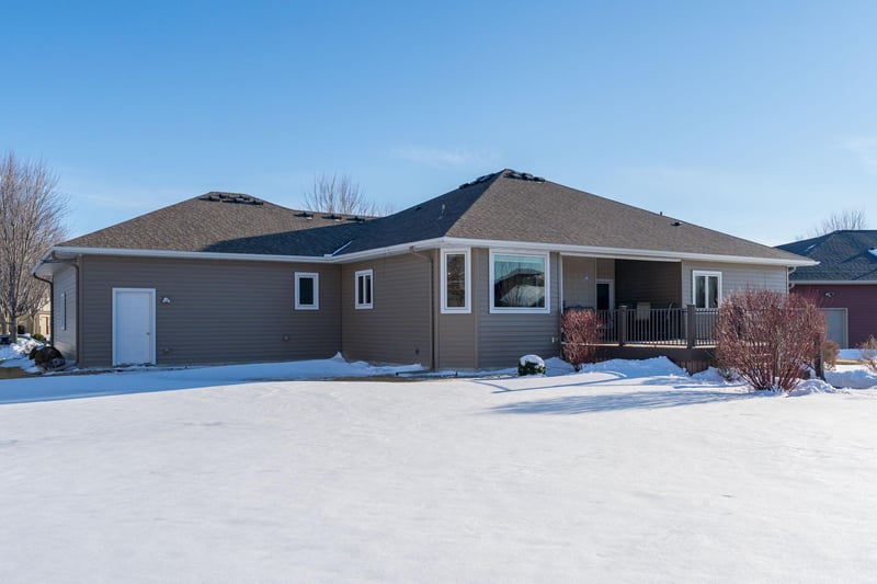 105 Foxborough Ln, Eagle Lake, MN 56024