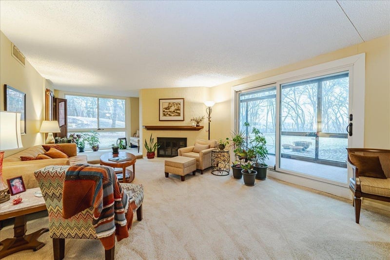 1700 Lexington Ave S #105, Mendota Heights, MN 55118