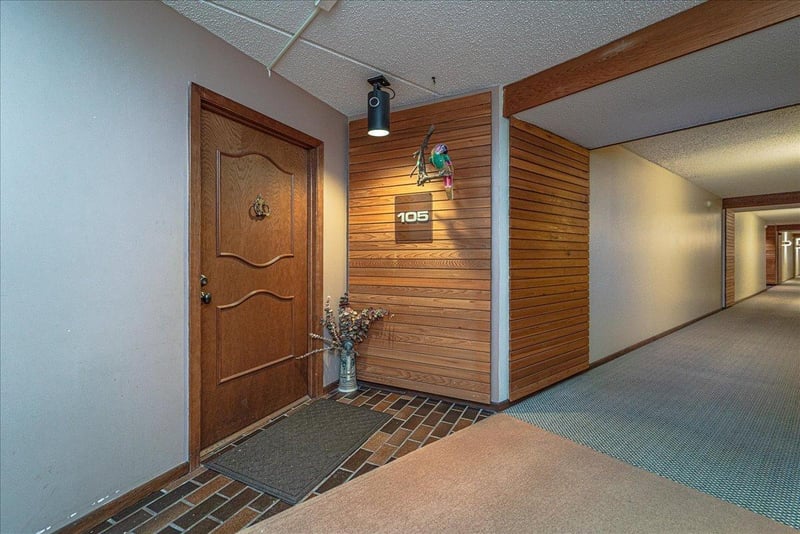 1700 Lexington Ave S #105, Mendota Heights, MN 55118