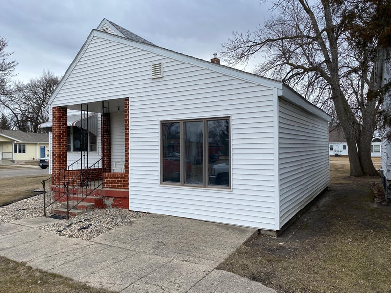 400 1st St W, Chokio, MN 56221