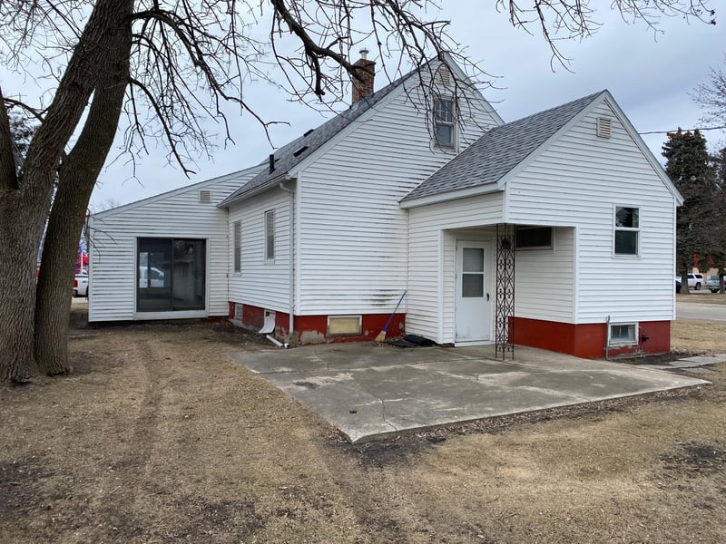 400 1st St W, Chokio, MN 56221
