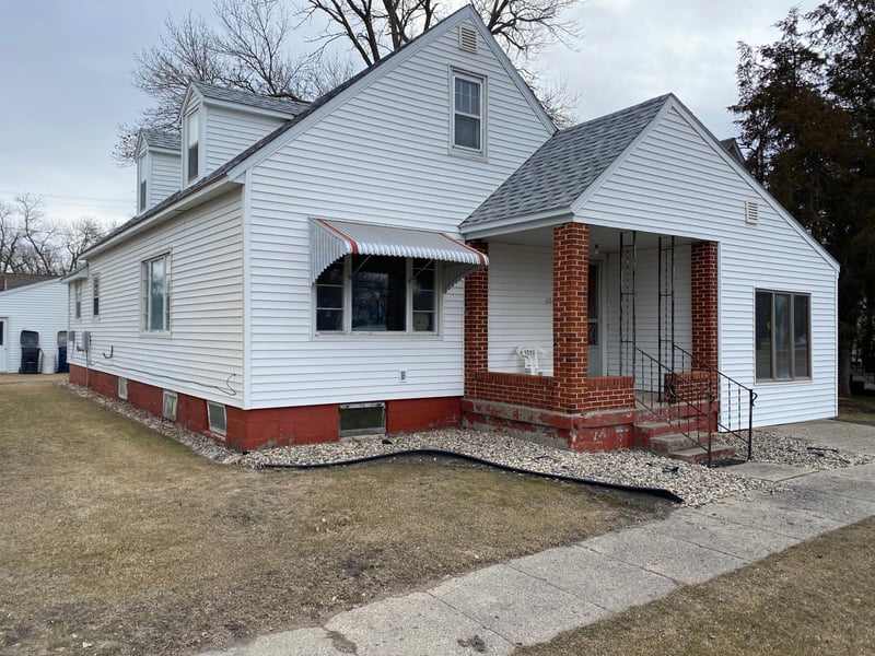 400 1st St W, Chokio, MN 56221