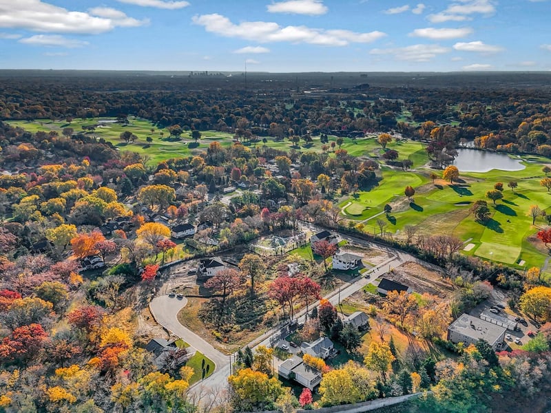 2179 Eustis St, Roseville, MN 55113