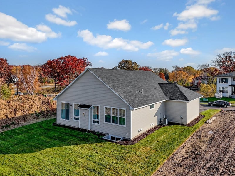 2179 Eustis St, Roseville, MN 55113
