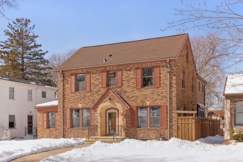501 Mount Curve Blvd, Saint Paul, MN 55116