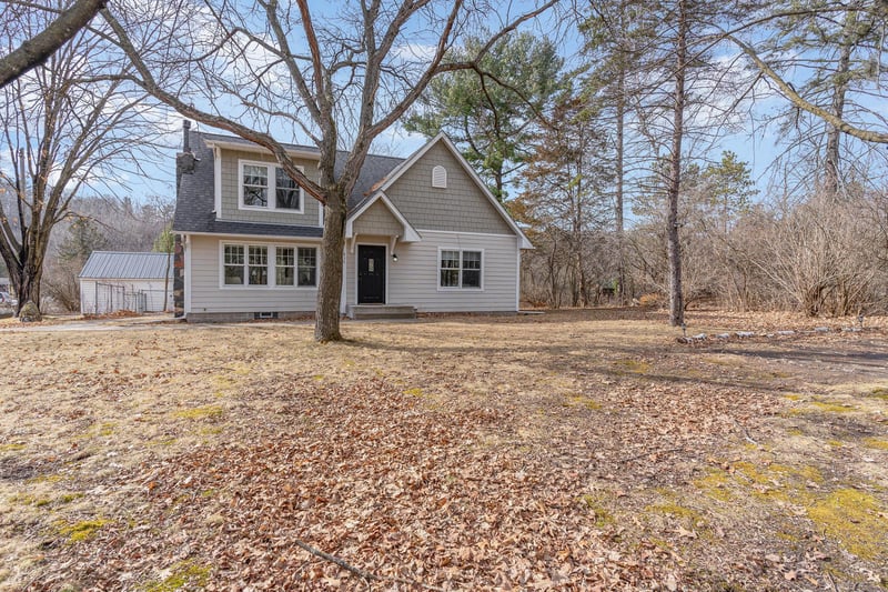 855 River St, Taylors Falls, MN 55084