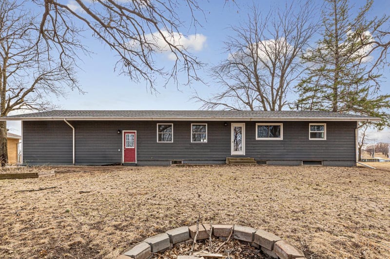 1214 Springfield Pw, Jackson, MN 56143
