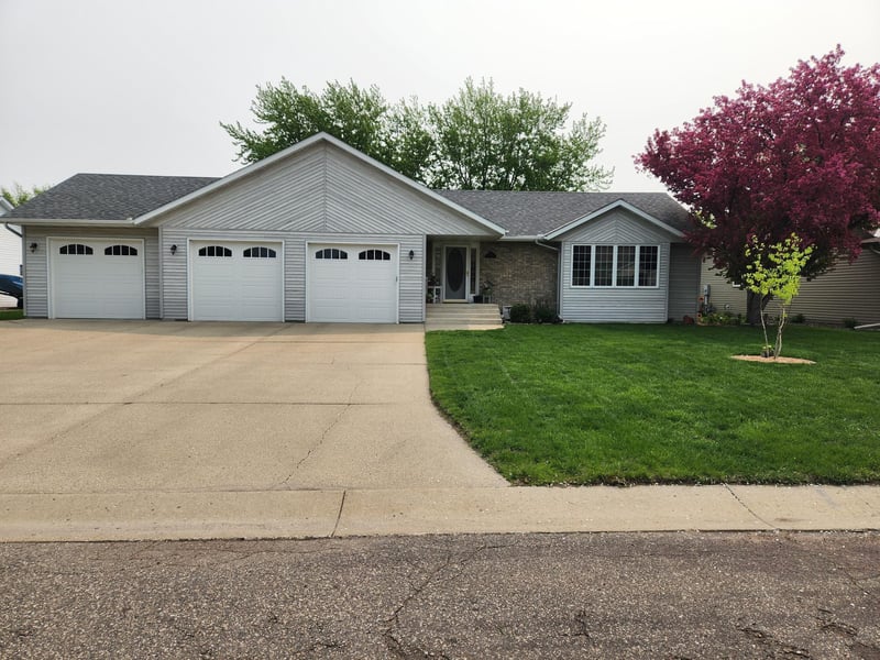 1706 Mcleod Ave N, Glencoe, MN 55336