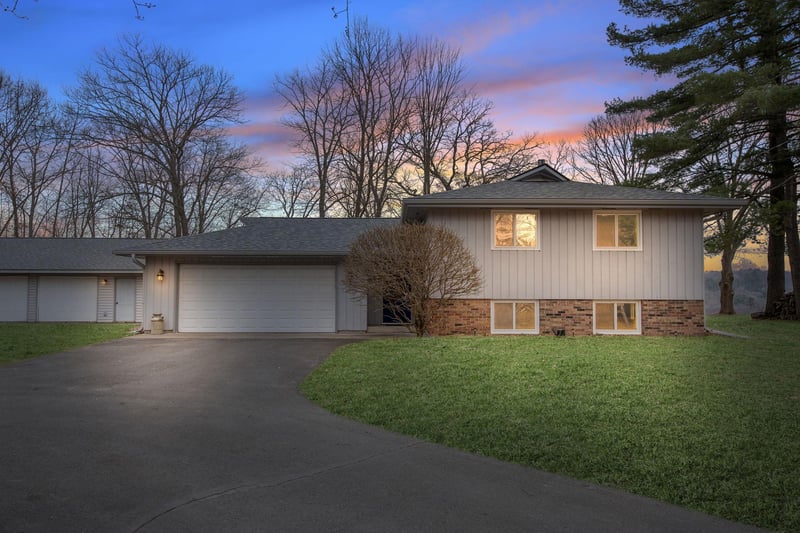 530 Center St, Taylors Falls, MN 55084