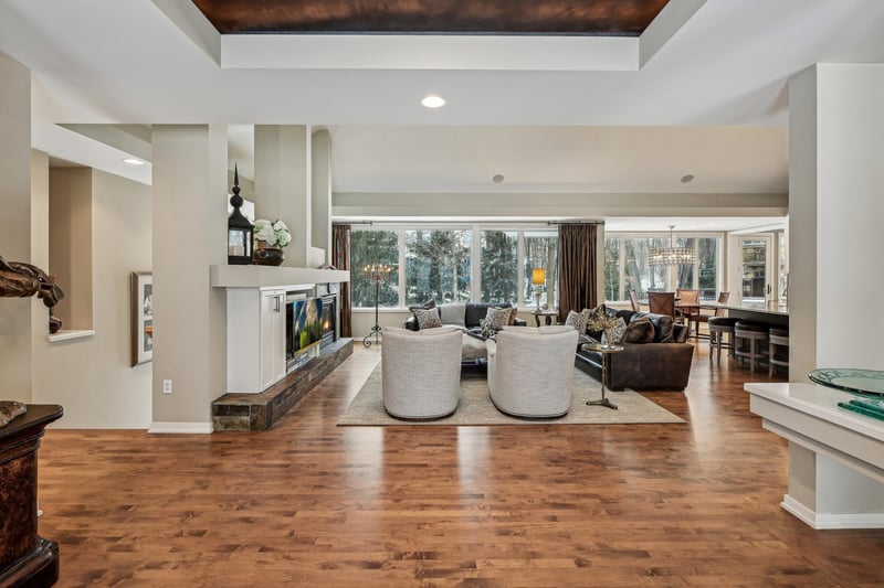 8700 Sherwood Bluff, Eden Prairie, MN 55347