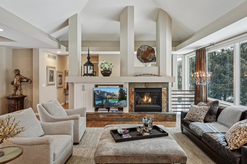 8700 Sherwood Bluff, Eden Prairie, MN 55347