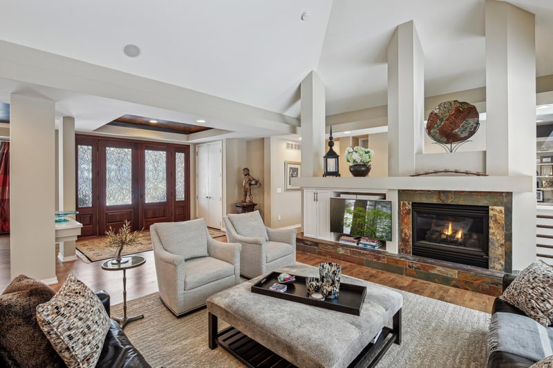8700 Sherwood Bluff, Eden Prairie, MN 55347