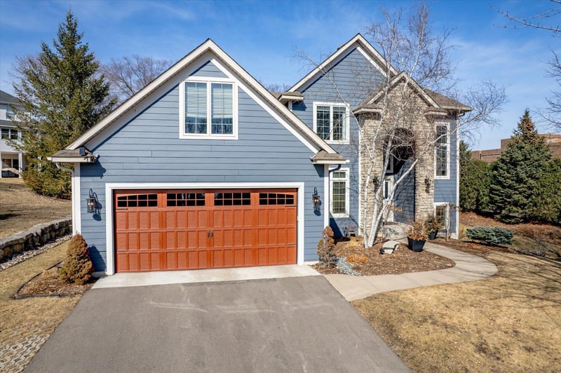 577 High Ridge Cir, Mendota Heights, MN 55118