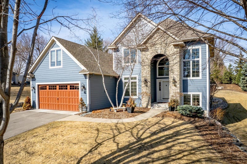 577 High Ridge Cir, Mendota Heights, MN 55118