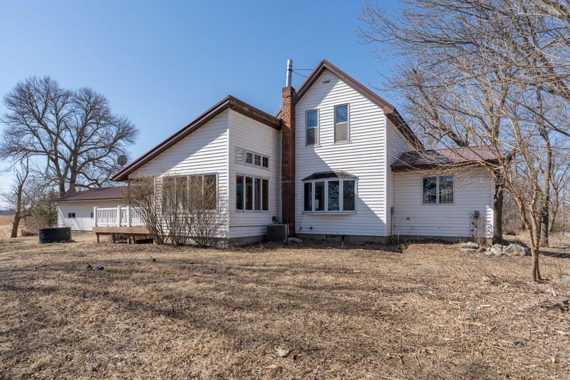 48057 165th St, Madelia, MN 56062