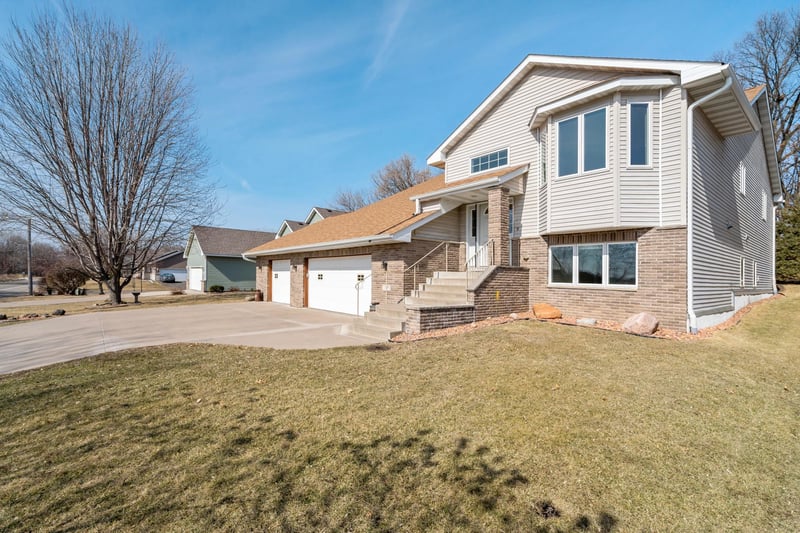 2175 13th Ave E, North Saint Paul, MN 55109