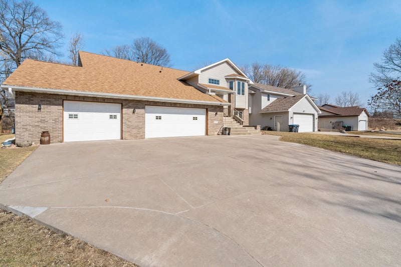 2175 13th Ave E, North Saint Paul, MN 55109