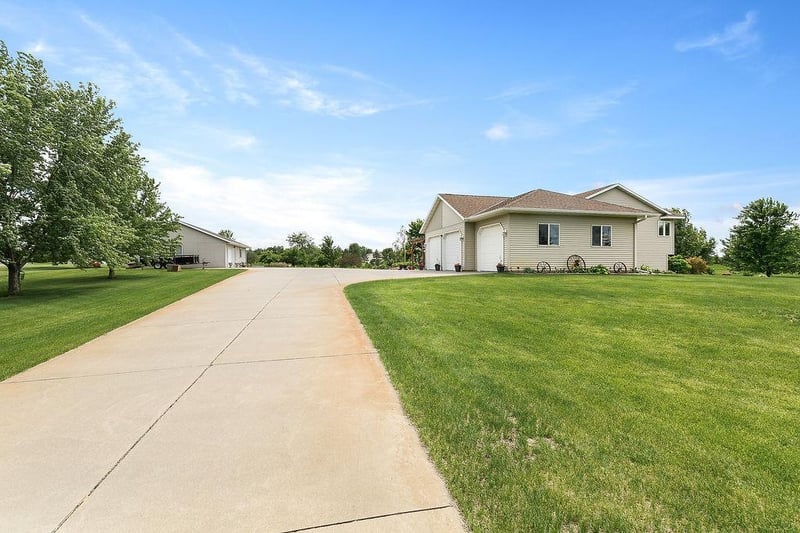 23805 Edgeton Rd, Richmond, MN 56368