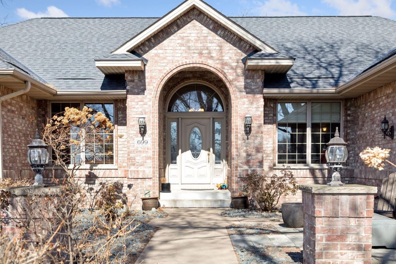 699 Linden St, Mendota Heights, MN 55118
