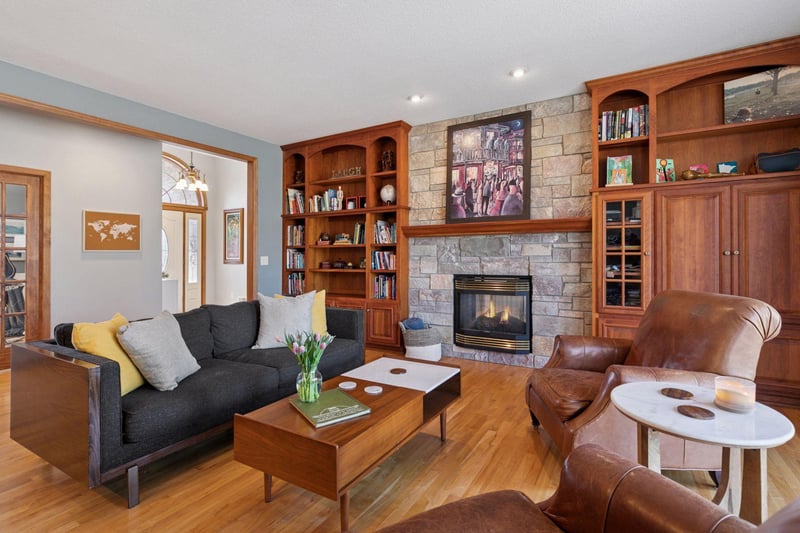 699 Linden St, Mendota Heights, MN 55118