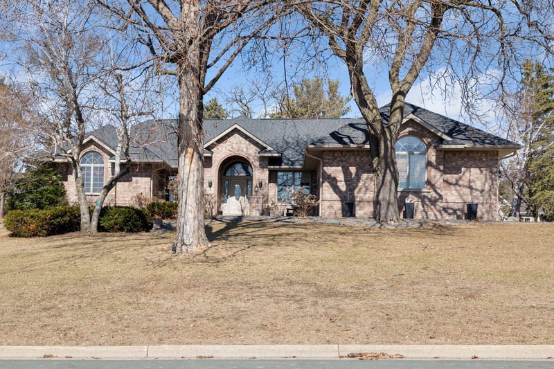 699 Linden St, Mendota Heights, MN 55118