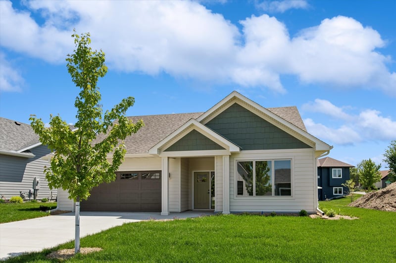 2015 Erie Dr, Northfield, MN 55057