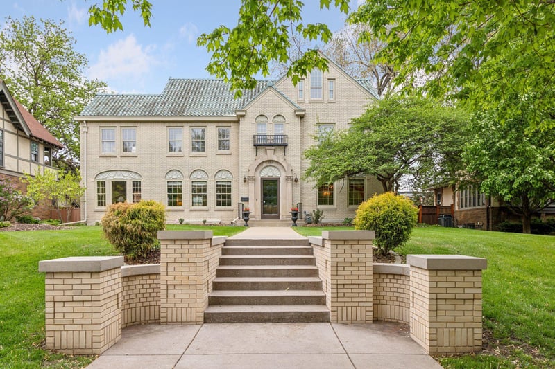 1750 Summit Ave, Saint Paul, MN 55105