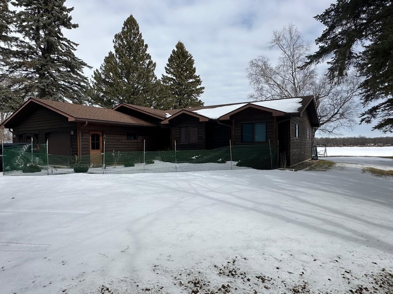 2852 Royal Oak Dr NW, Baudette, MN 56623