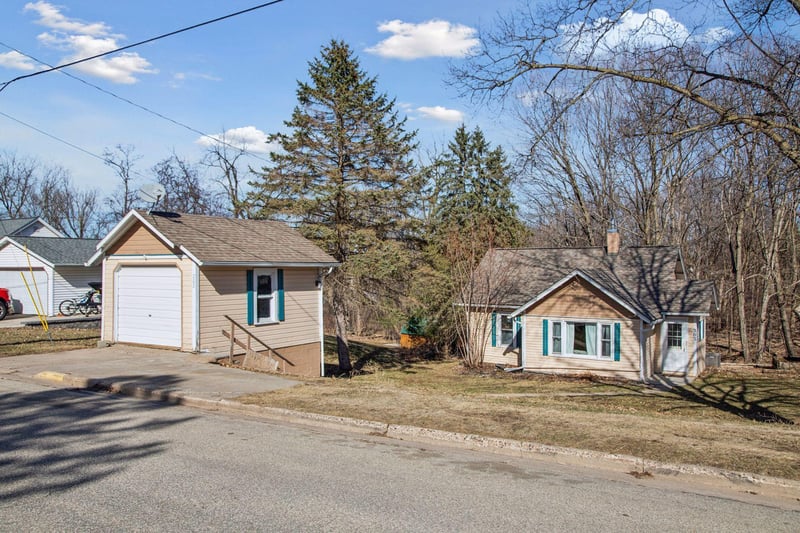 202 S Grant St, Ellsworth, WI 54011