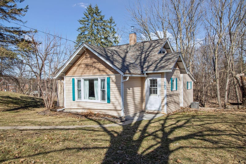 202 S Grant St, Ellsworth, WI 54011