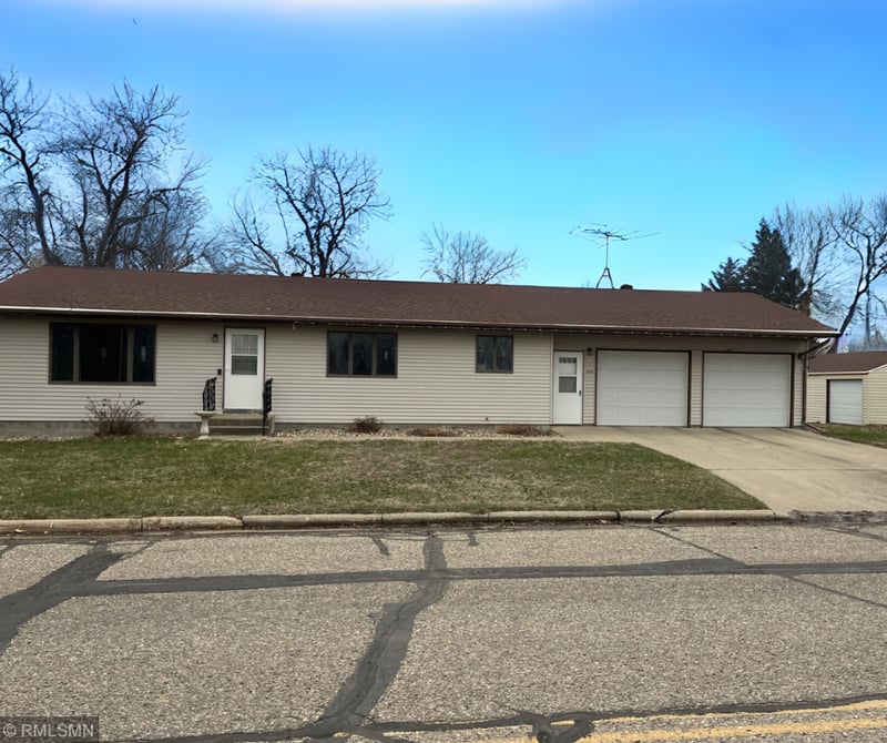 108 W Sherman Ave, Ellsworth, MN 56129