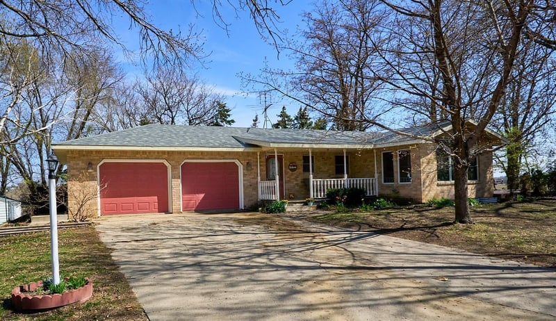 34933 221st Ave, Le Center, MN 56057