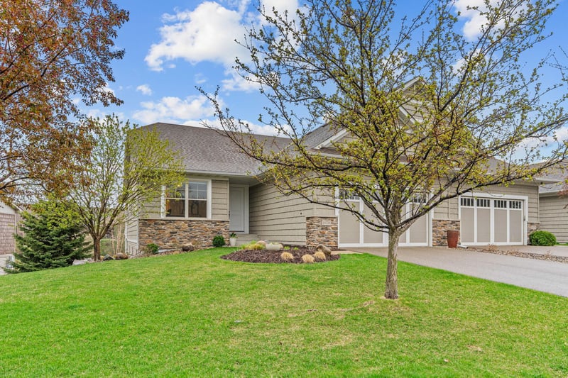 10780 Lyndale Bluffs Trl, Bloomington, MN 55420