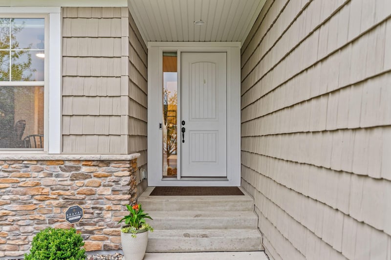 10780 Lyndale Bluffs Trl, Bloomington, MN 55420