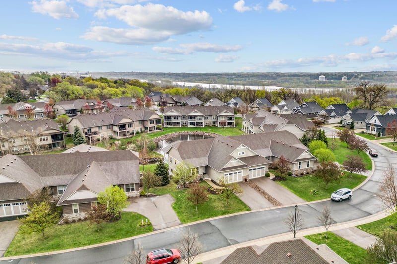 10780 Lyndale Bluffs Trl, Bloomington, MN 55420