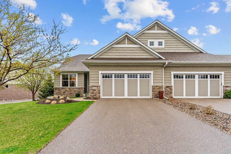 10780 Lyndale Bluffs Trl, Bloomington, MN 55420
