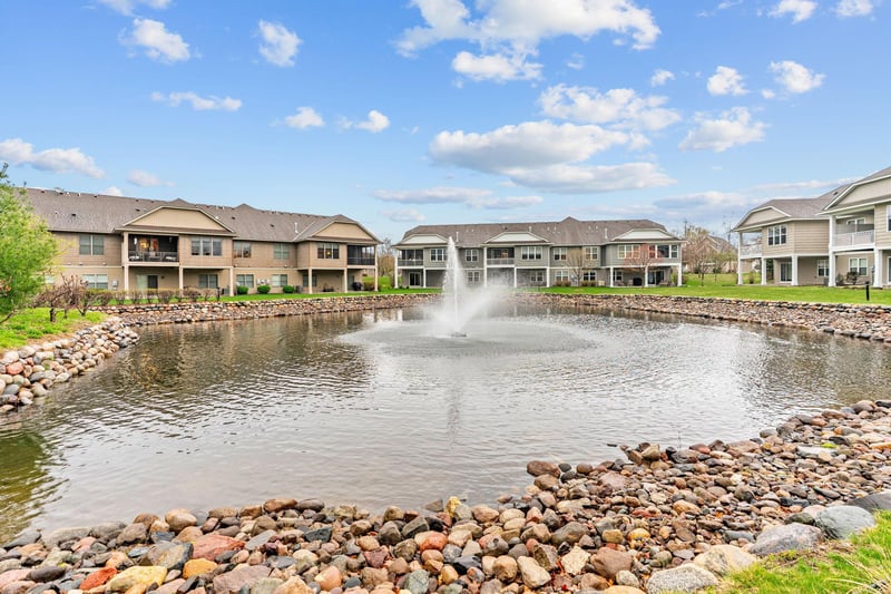 10780 Lyndale Bluffs Trl, Bloomington, MN 55420