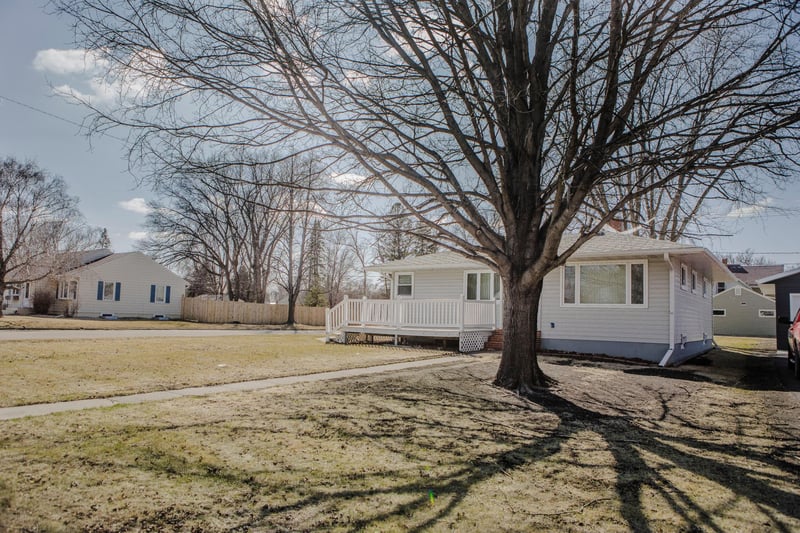 311 1st St E, Chokio, MN 56221