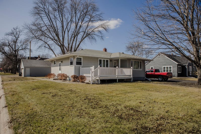311 1st St E, Chokio, MN 56221