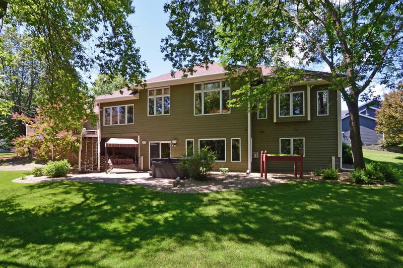 7734 44th St N, Oakdale, MN 55128