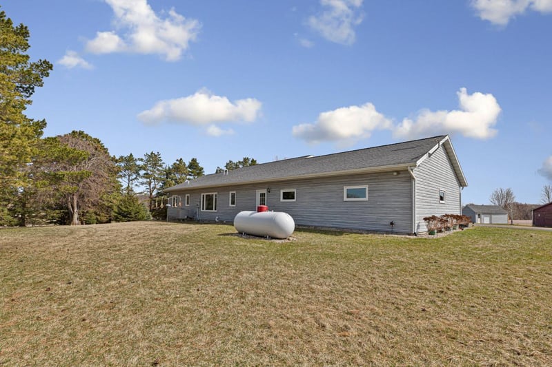 48372 Ridgetop Rd, Madison Lake, MN 56063