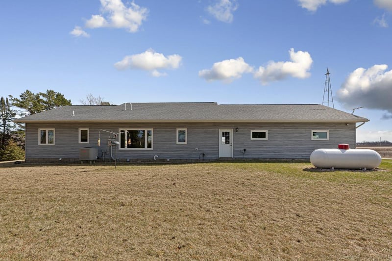 48372 Ridgetop Rd, Madison Lake, MN 56063