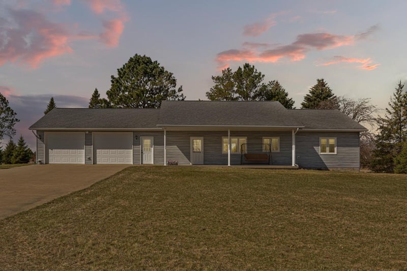 48372 Ridgetop Rd, Madison Lake, MN 56063