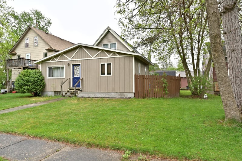 302 Ekman Ave, Marble, MN 55764
