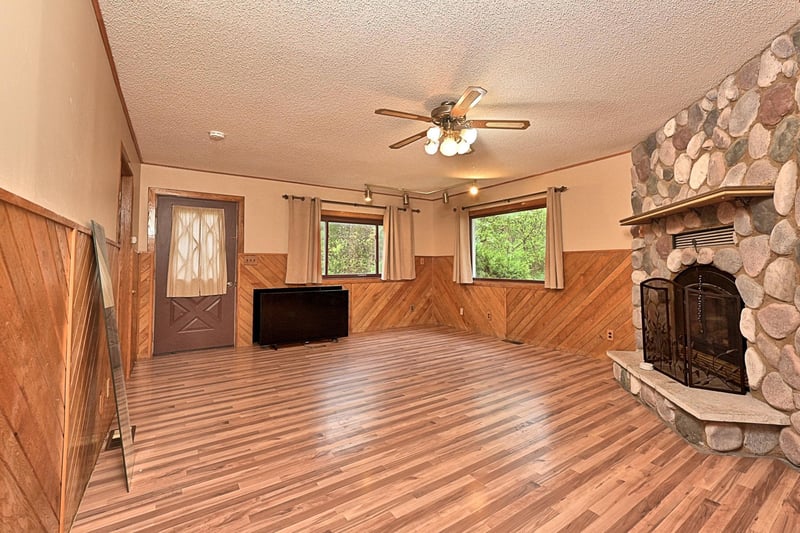 302 Ekman Ave, Marble, MN 55764