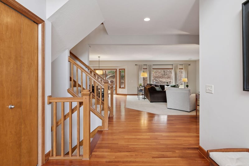 1490 Pinetree Trl, Eagan, MN 55122