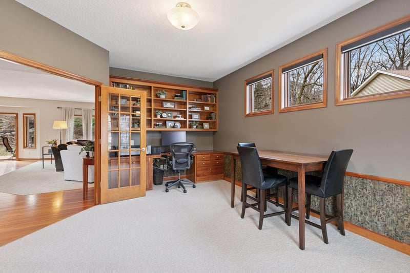 1490 Pinetree Trl, Eagan, MN 55122